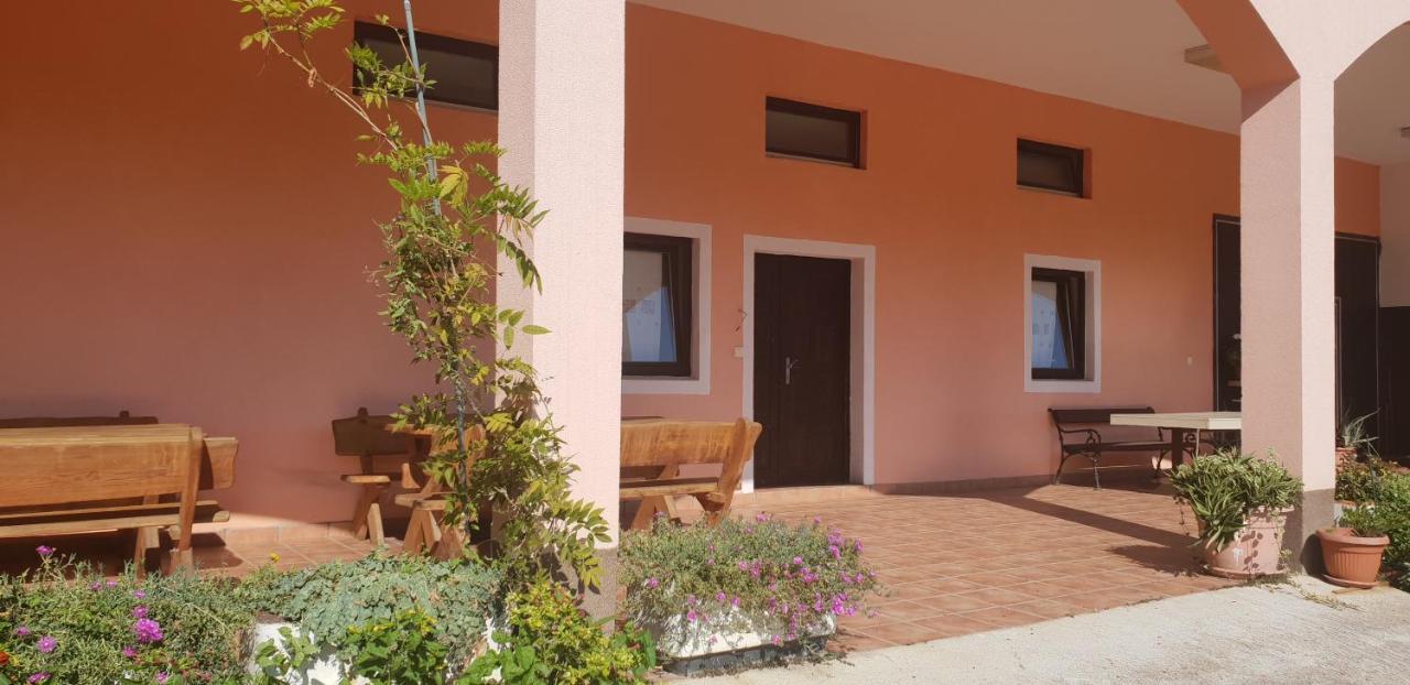 Klet Jana Bed & Breakfast Jastrebarsko Ngoại thất bức ảnh