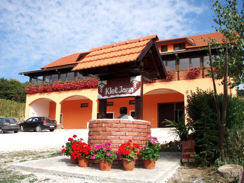 Klet Jana Bed & Breakfast Jastrebarsko Ngoại thất bức ảnh